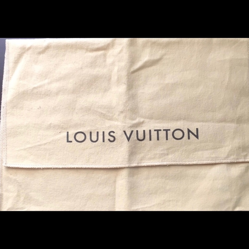 Authentic Louis Vuitton dust cover for wallet💕